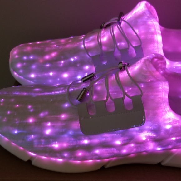 LED sneakers glow in 7 colours. UNUSED - Picture 2 of 8